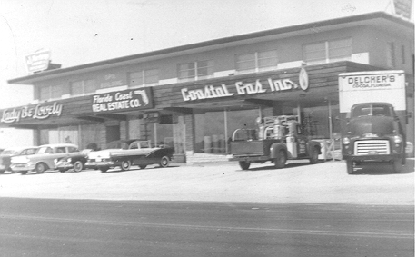 Corner at SR520 and SRA1A shopping center black and white
